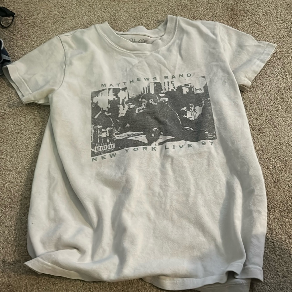 plain white graphic  t shirt